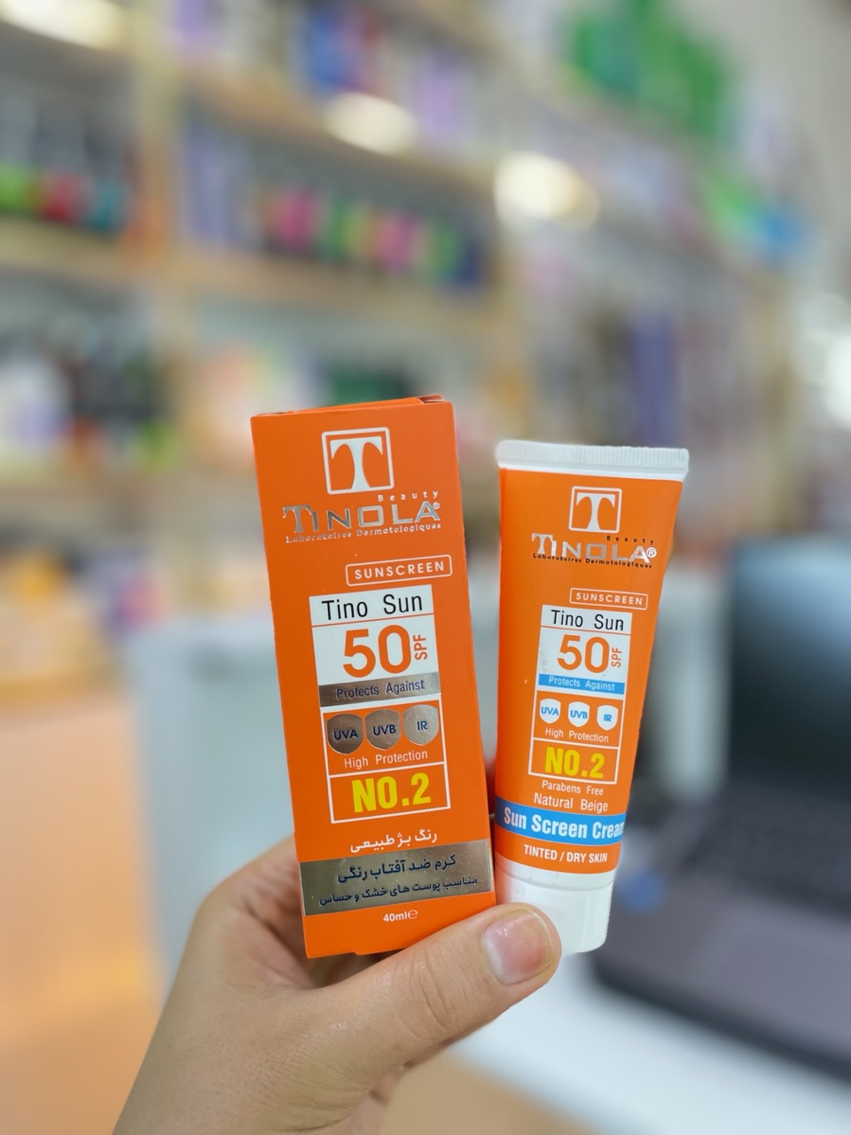 ضدآفتاب تینولا TINOLAرنگی SPF 50 مناسب پوست خشک بژ طبیعی 